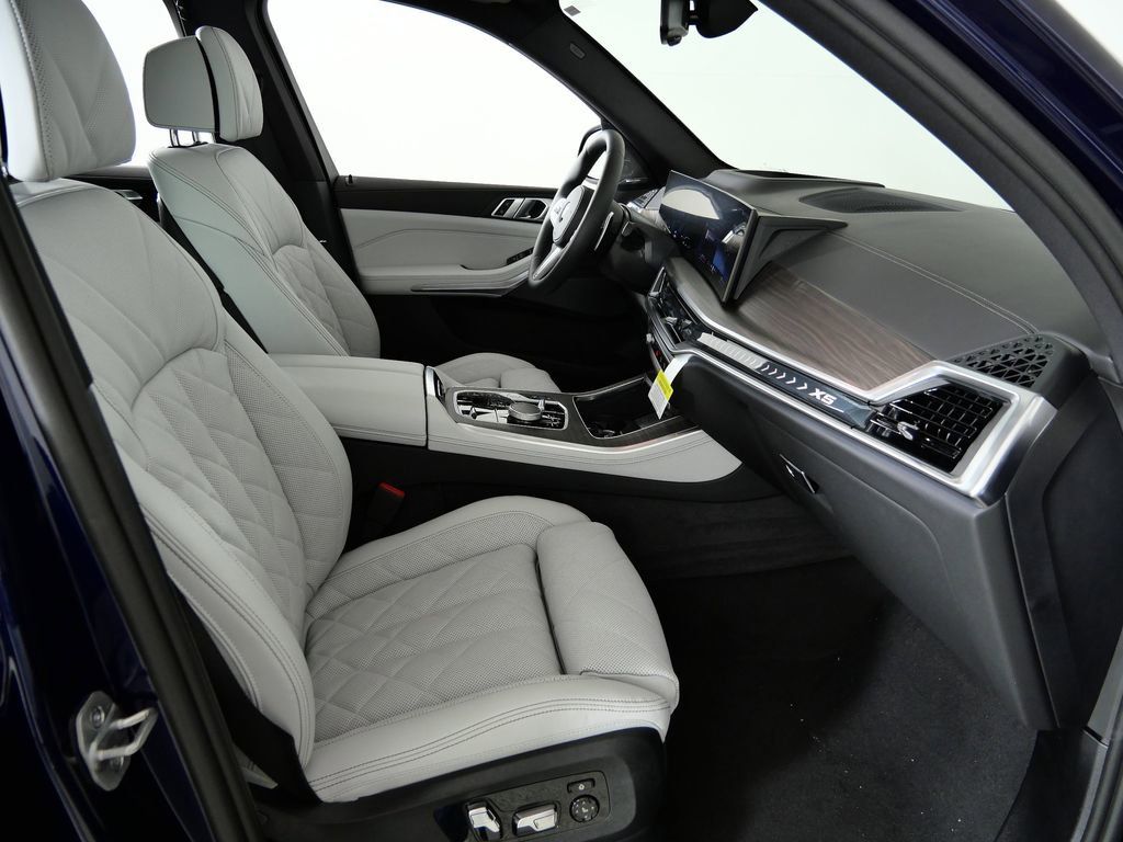 Thumbnail: 2026 BMW X5 - 22