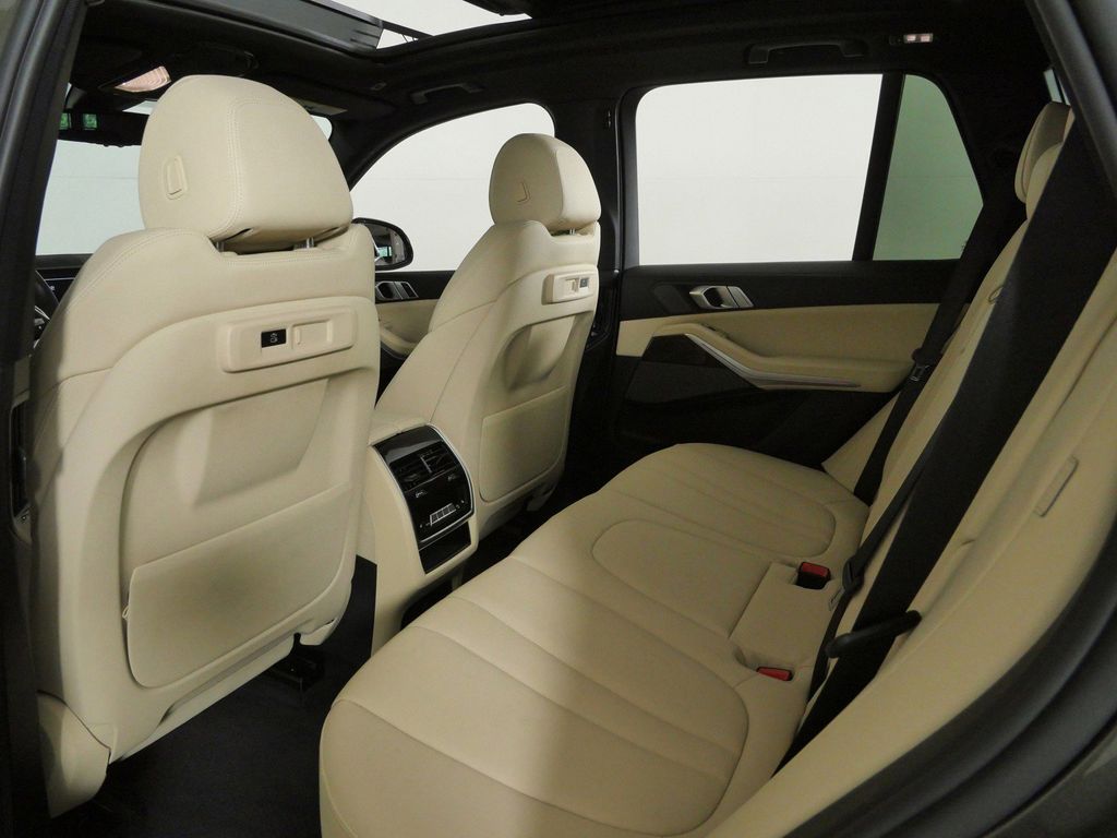 Thumbnail: 2021 BMW X5 - 31