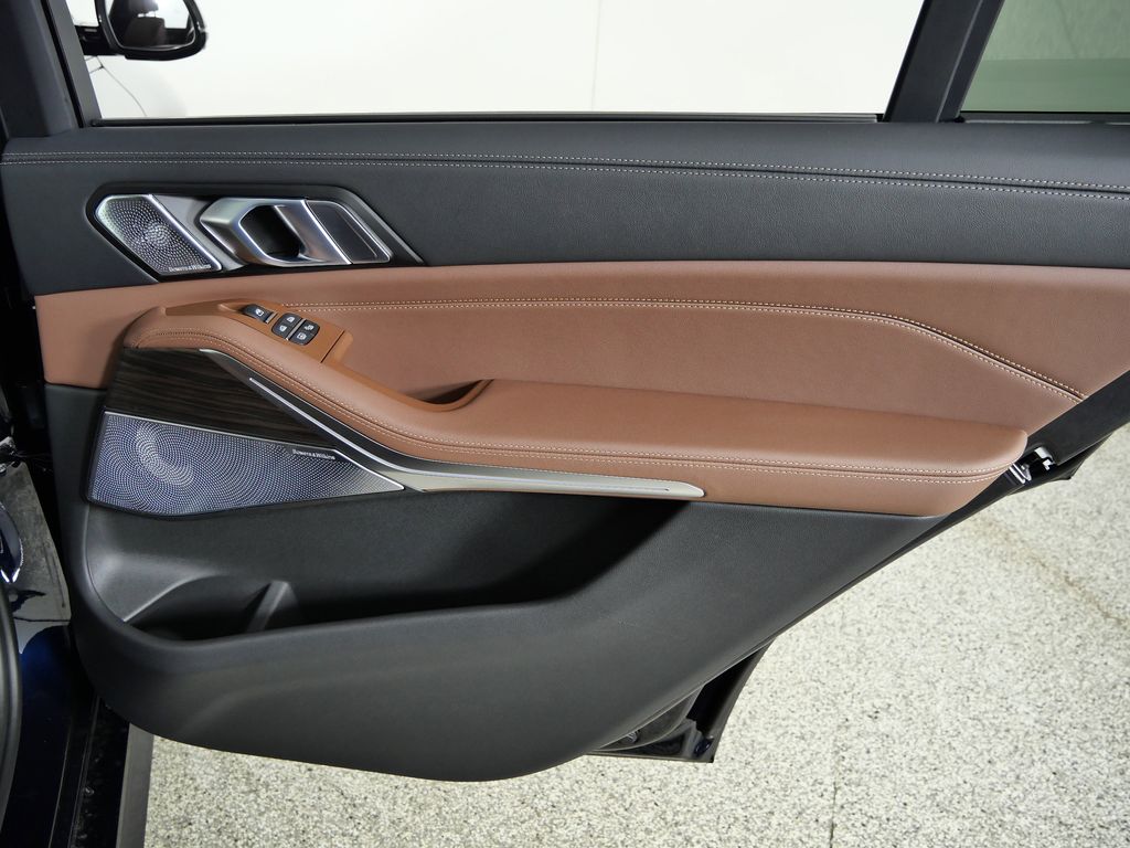 Thumbnail: 2026 BMW X7 - 25