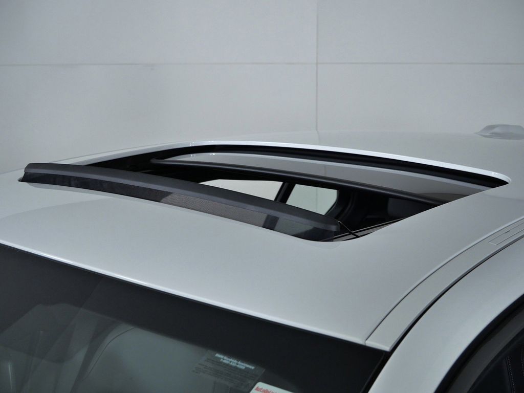 Thumbnail: 2026 BMW 5 Series - 18