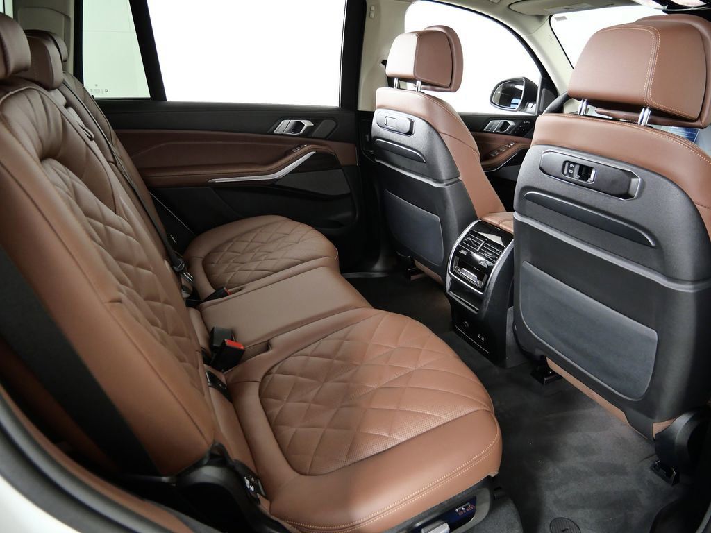 Thumbnail: 2026 BMW X7 - 28