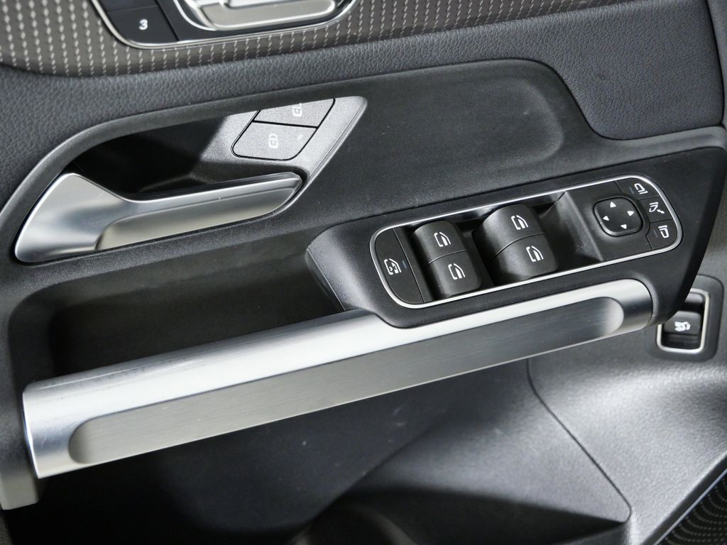 Thumbnail: 2022 Mercedes-Benz EQB - 36