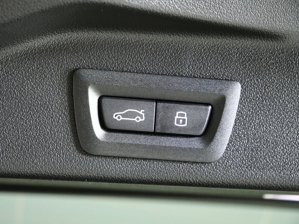 Thumbnail: 2026 BMW X5 - 30