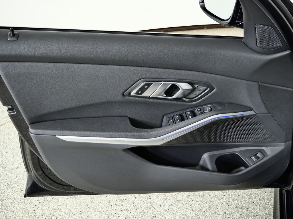 Thumbnail: 2021 BMW 3 Series - 33