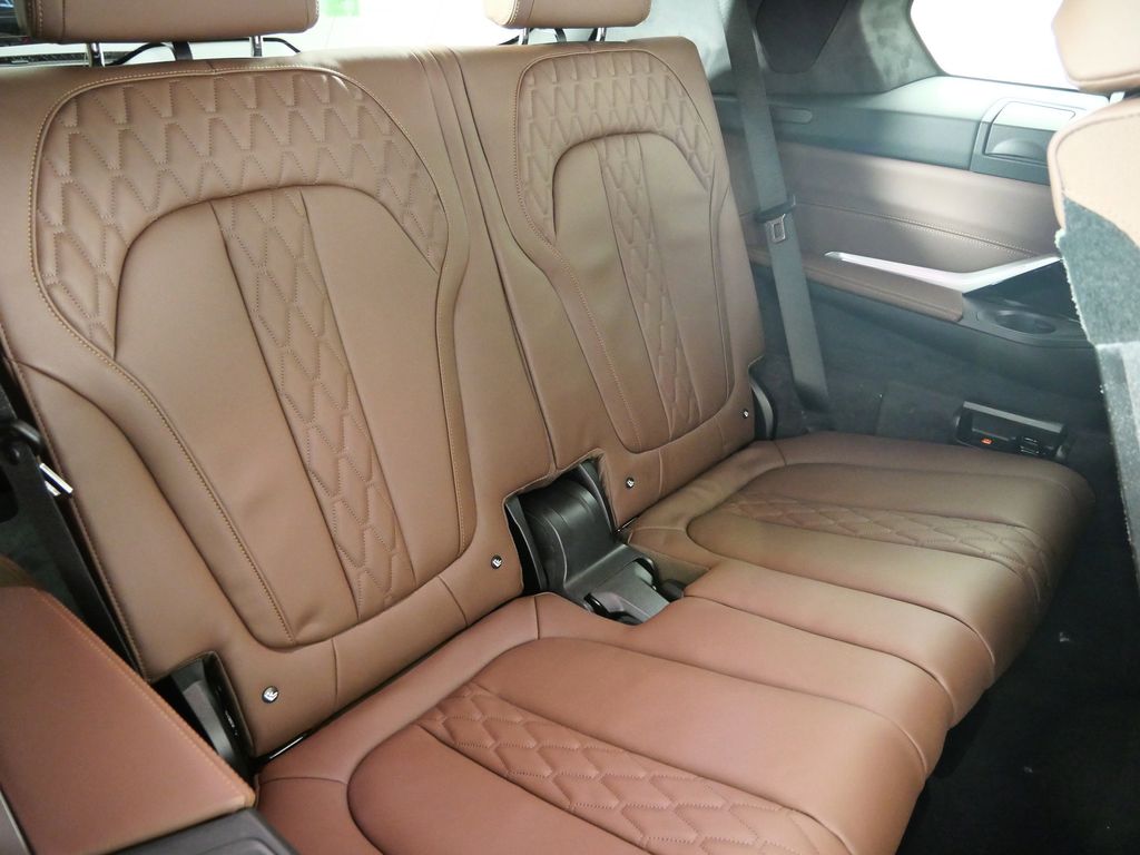 Thumbnail: 2026 BMW X7 - 29