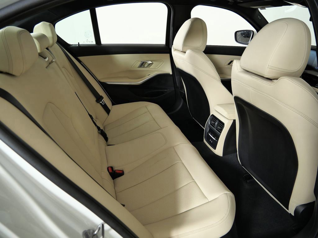 Thumbnail: 2026 BMW 3 Series - 26