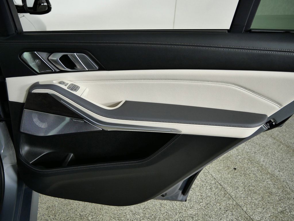 Thumbnail: 2023 BMW X7 - 29