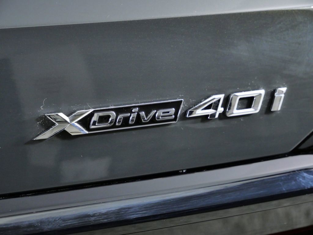 Thumbnail: 2026 BMW X7 - 14