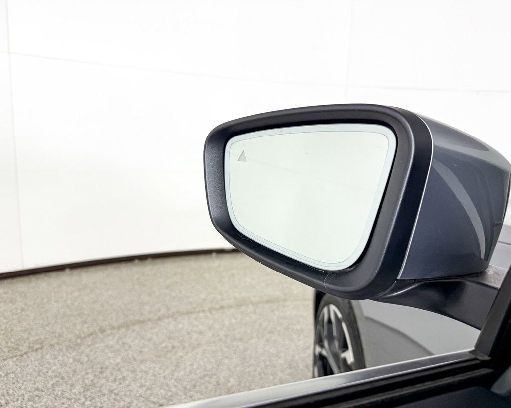 Thumbnail: 2025 BMW 3 Series - 36