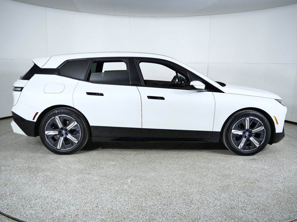 Thumbnail: 2023 BMW iX - 10