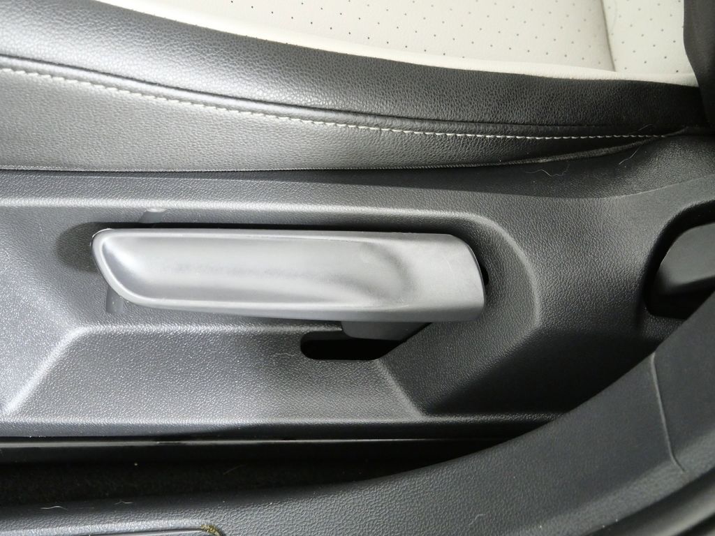 Thumbnail: 2019 Volkswagen Jetta - 36