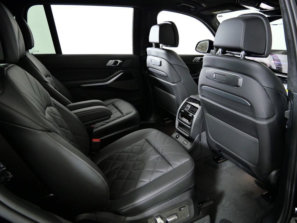 Thumbnail: 2026 BMW X7 - 28