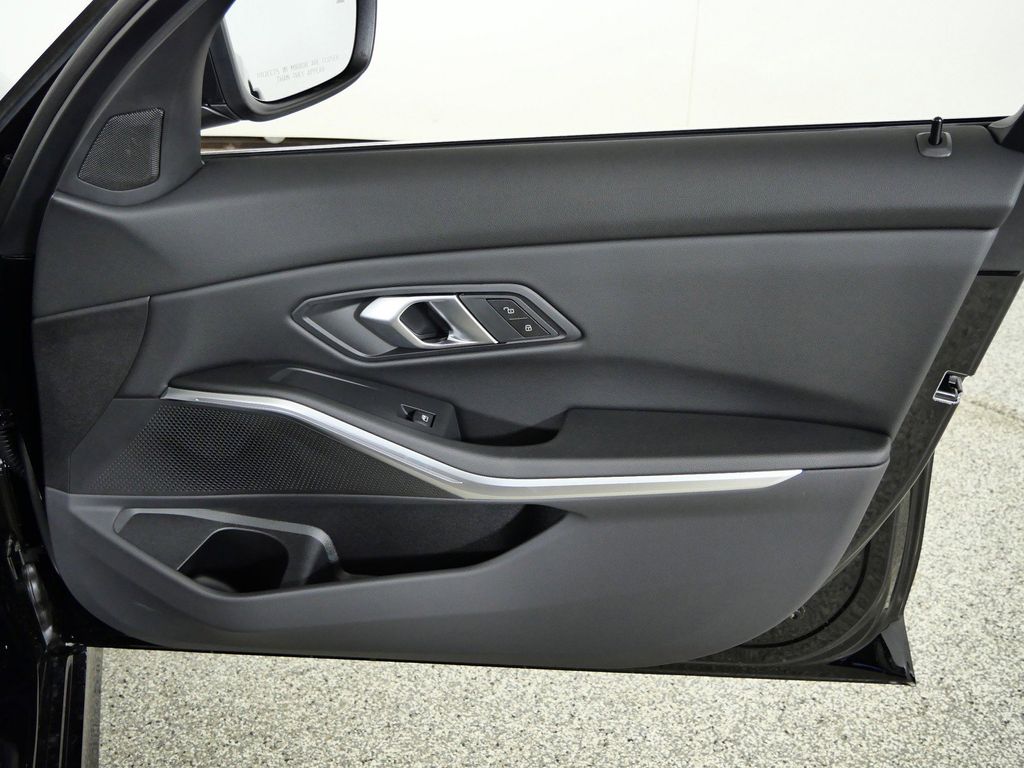 Thumbnail: 2026 BMW 3 Series - 19