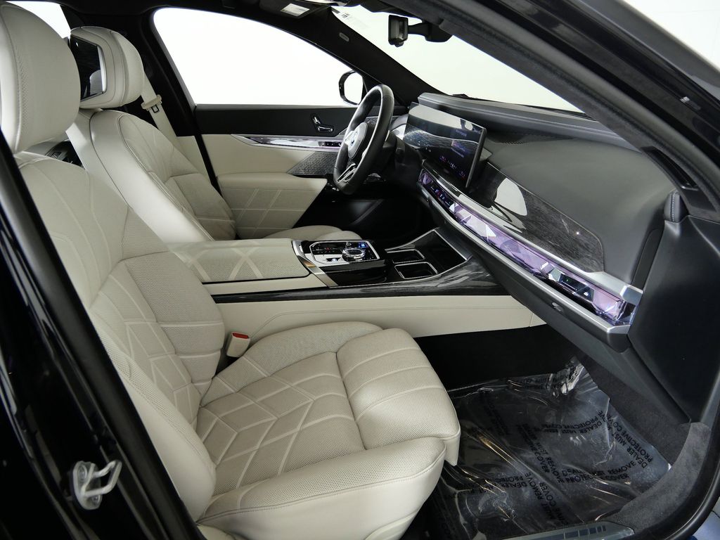 Thumbnail: 2023 BMW i7 - 22