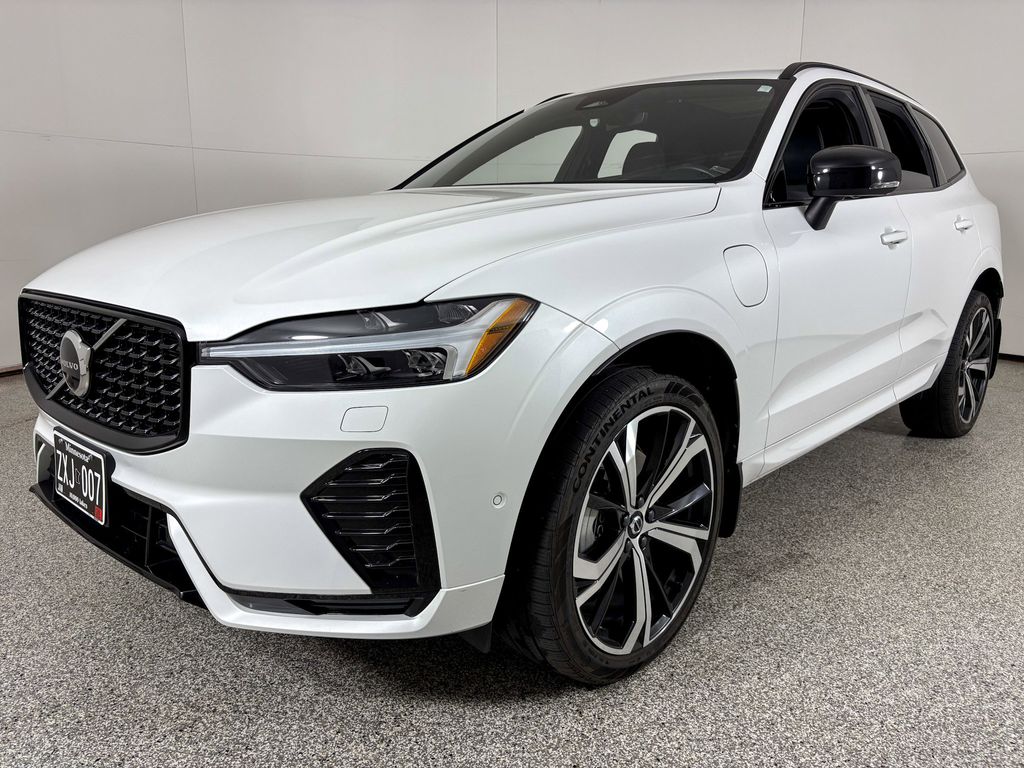 Thumbnail: 2022 Volvo XC60 - 5