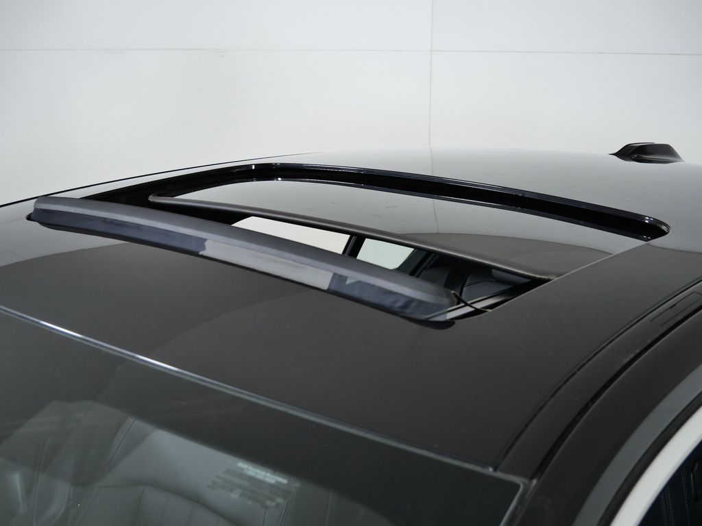 Thumbnail: 2026 BMW 5 Series - 18