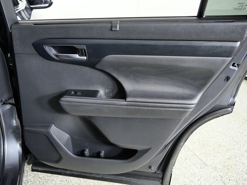 Thumbnail: 2020 Toyota Highlander - 24