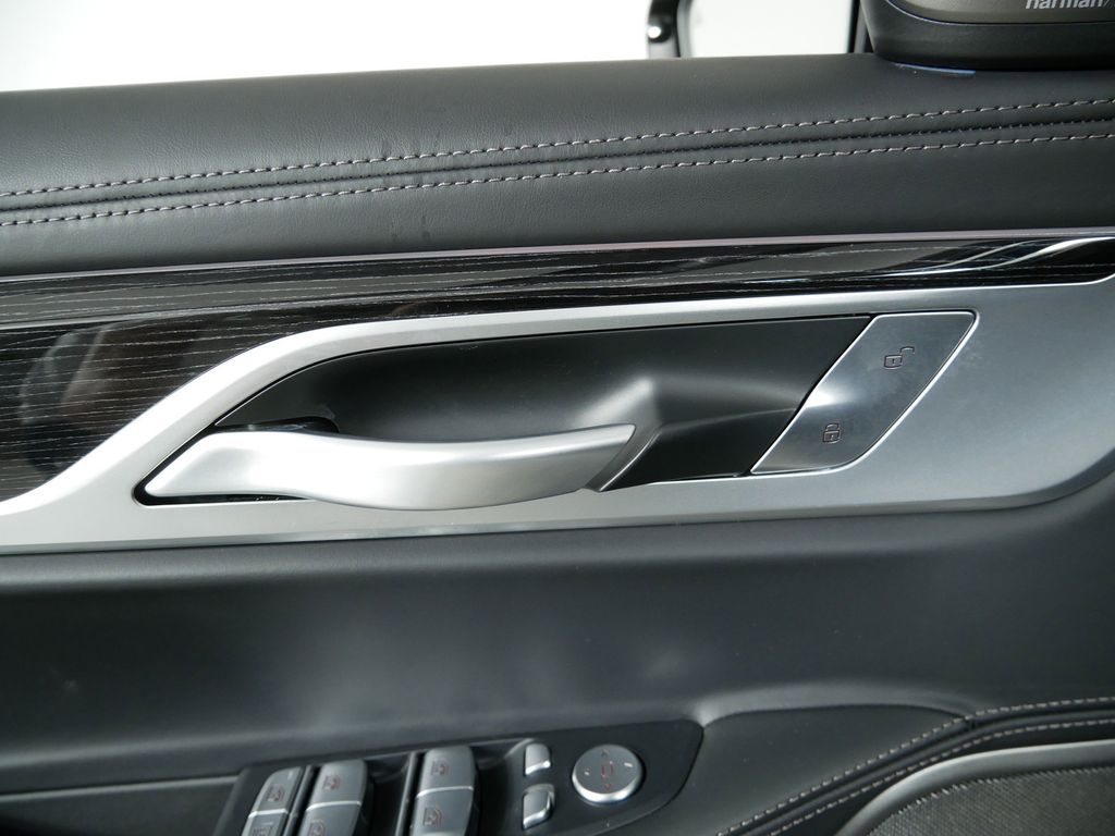 2022 BMW 7 Series 750i xDrive 38
