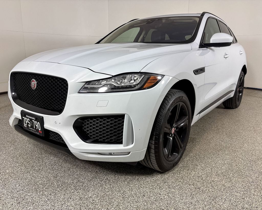 Thumbnail: 2020 Jaguar F-Pace - 5