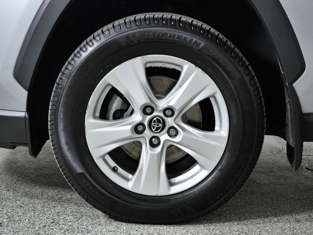 Thumbnail: 2021 Toyota RAV4 - 18