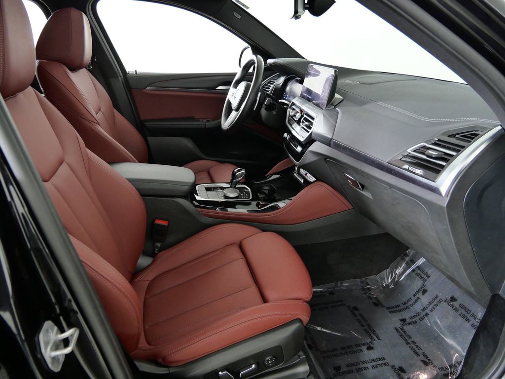 Thumbnail: 2025 BMW X4 - 24