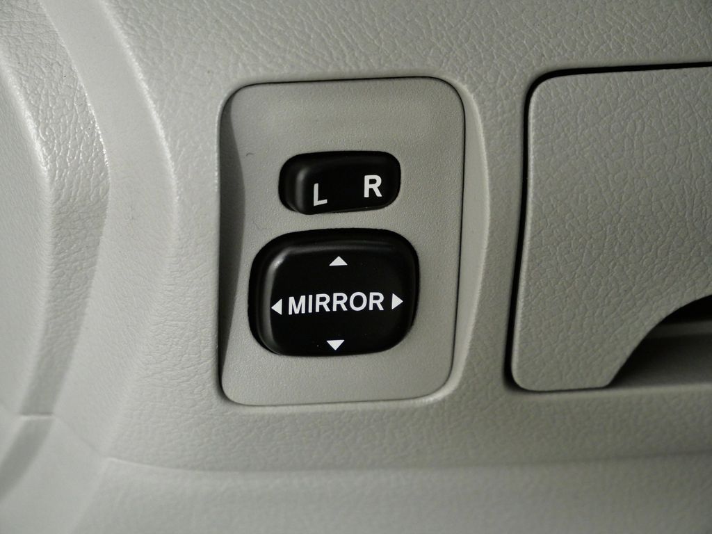 Thumbnail: 2011 Toyota Camry - 37