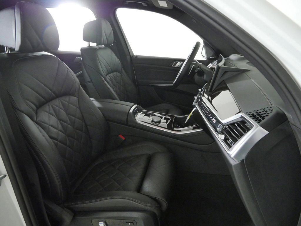 Thumbnail: 2026 BMW X5 - 21