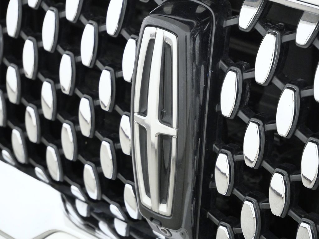 Thumbnail: 2020 Lincoln Aviator - 14