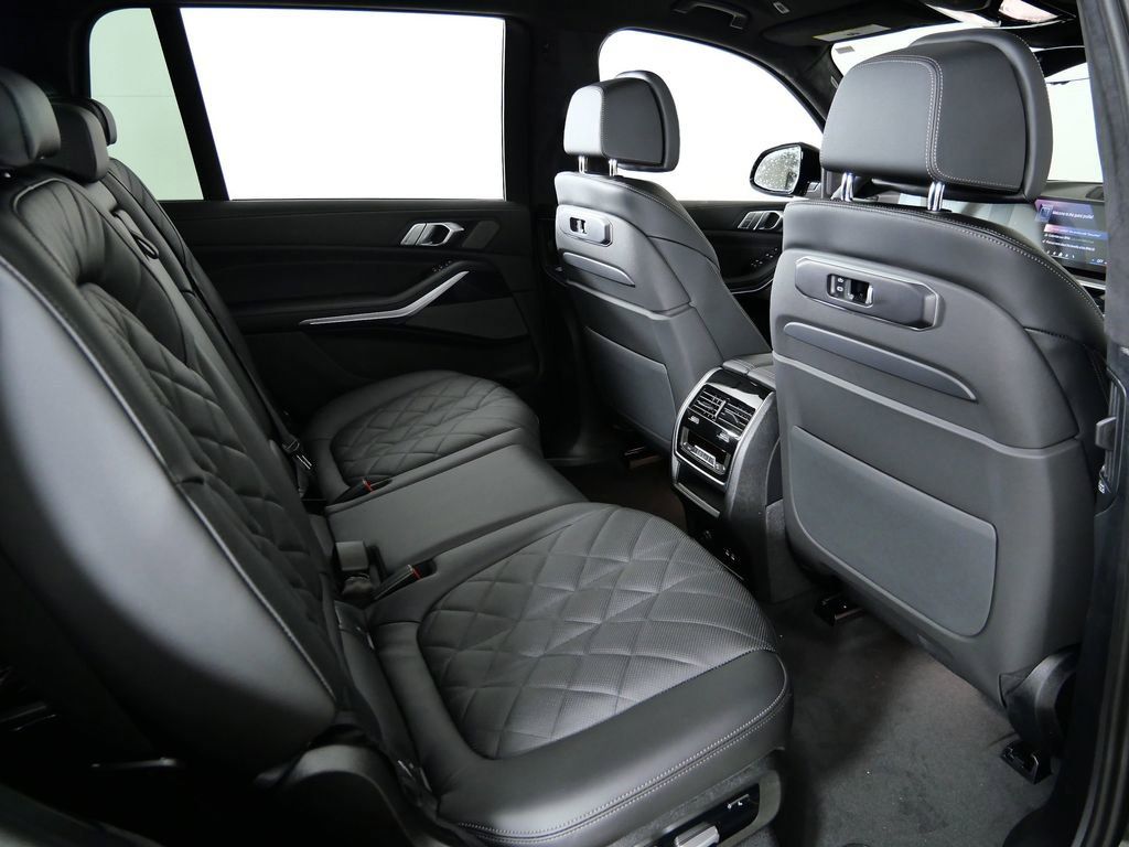 Thumbnail: 2026 BMW X7 - 28