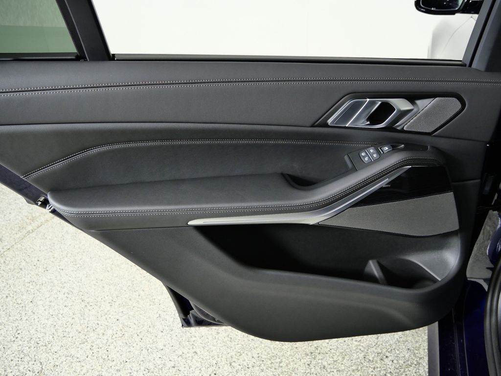 Thumbnail: 2026 BMW X7 - 31