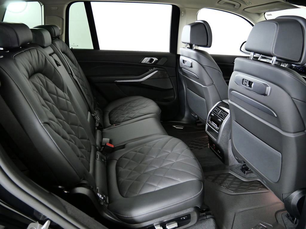 Thumbnail: 2026 BMW X7 - 27