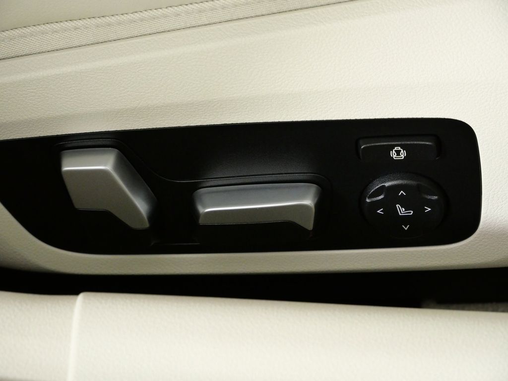 Thumbnail: 2026 BMW 8 Series - 22