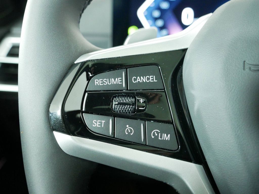 Thumbnail: 2025 BMW 3 Series - 38