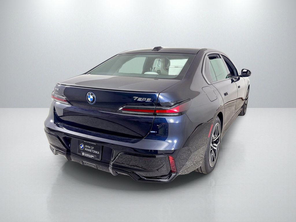 Thumbnail: 2025 BMW 7 Series - 2