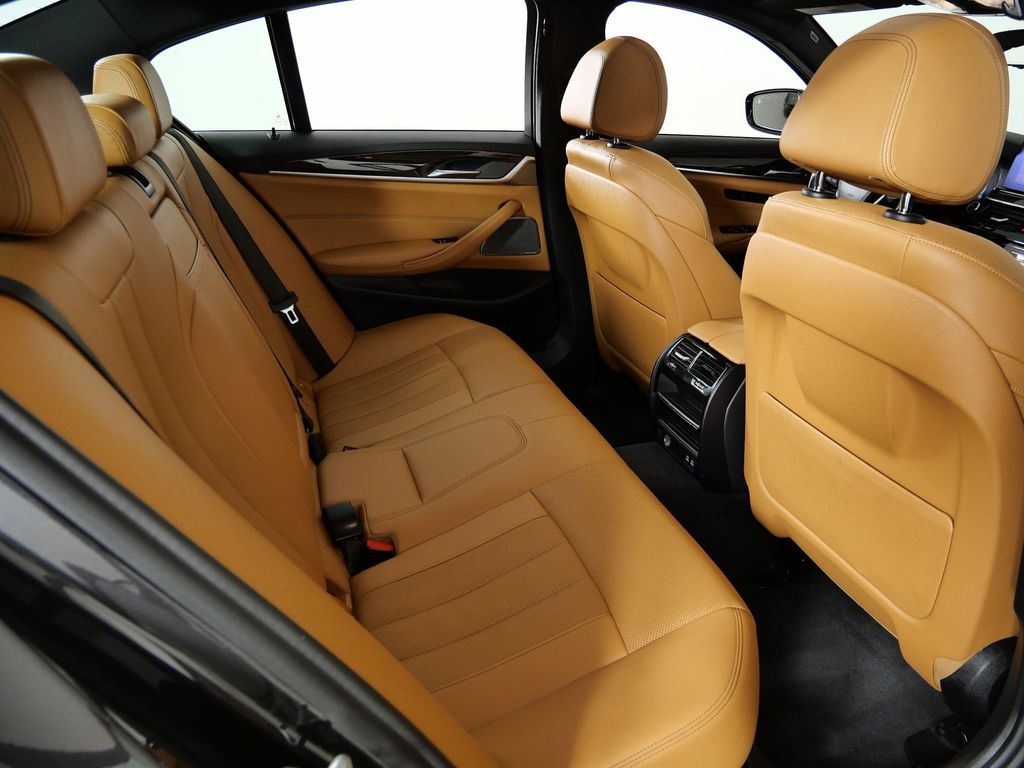 Thumbnail: 2021 BMW 5 Series - 26