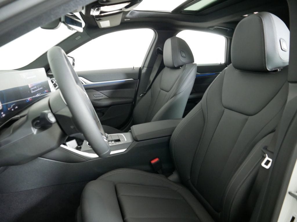 Thumbnail: 2025 BMW i4 - 33