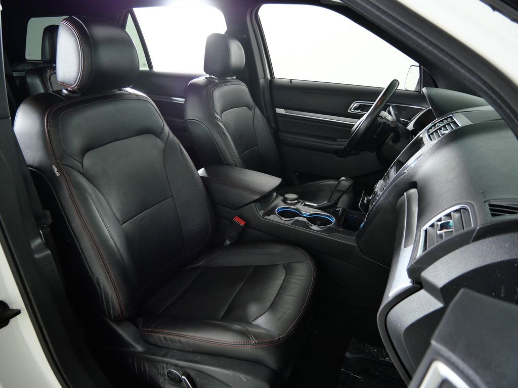 Thumbnail: 2016 Ford Explorer - 22