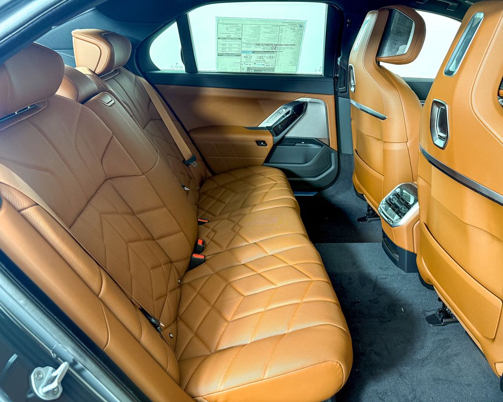 Thumbnail: 2025 BMW 7 Series - 23