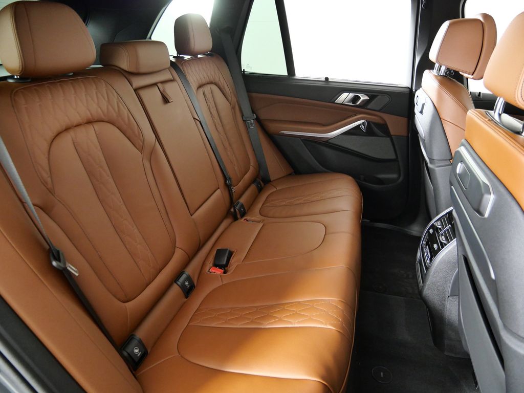 Thumbnail: 2025 BMW X5 - 32