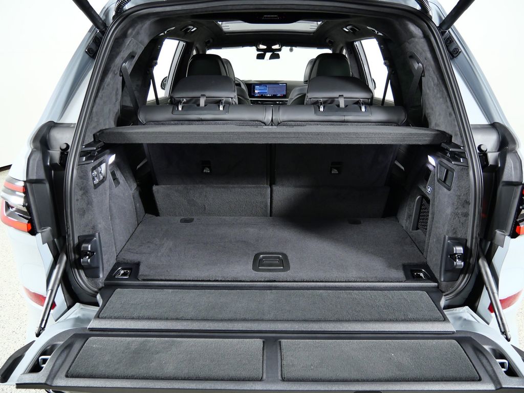 Thumbnail: 2026 BMW X7 - 28