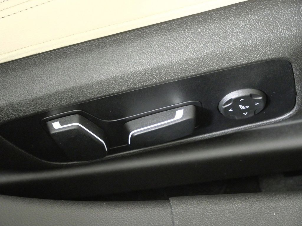Thumbnail: 2025 BMW 3 Series - 26