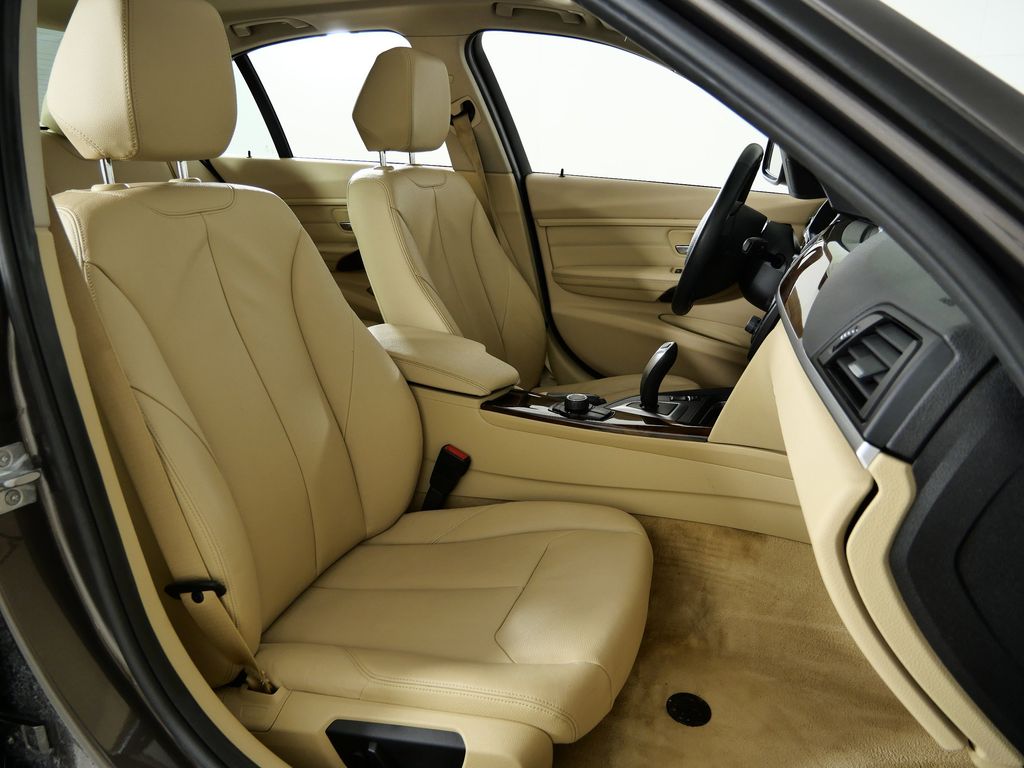 Thumbnail: 2015 BMW 3 Series - 22