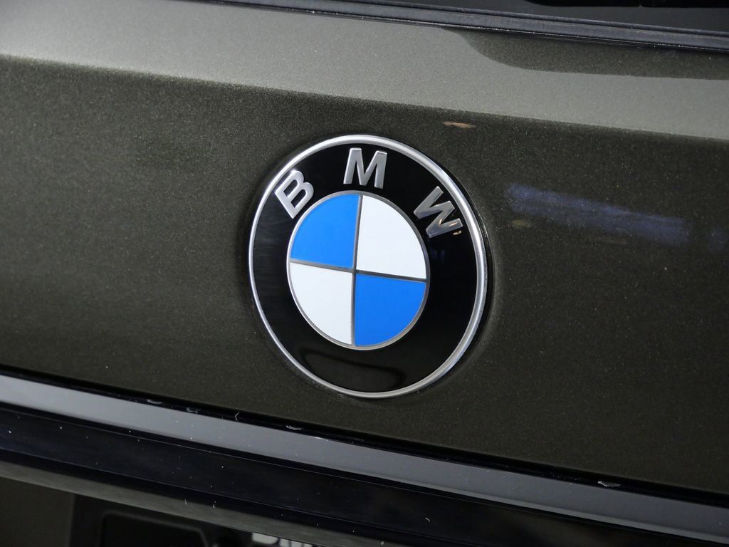 Thumbnail: 2026 BMW X7 - 13