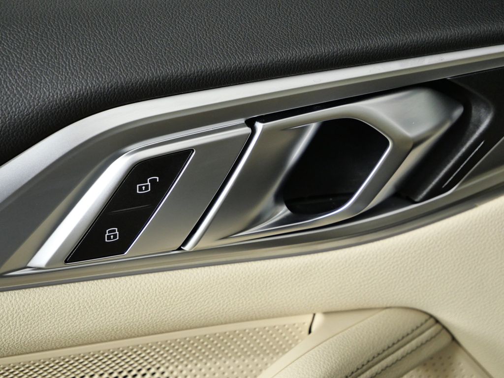 Thumbnail: 2025 BMW 4 Series - 38