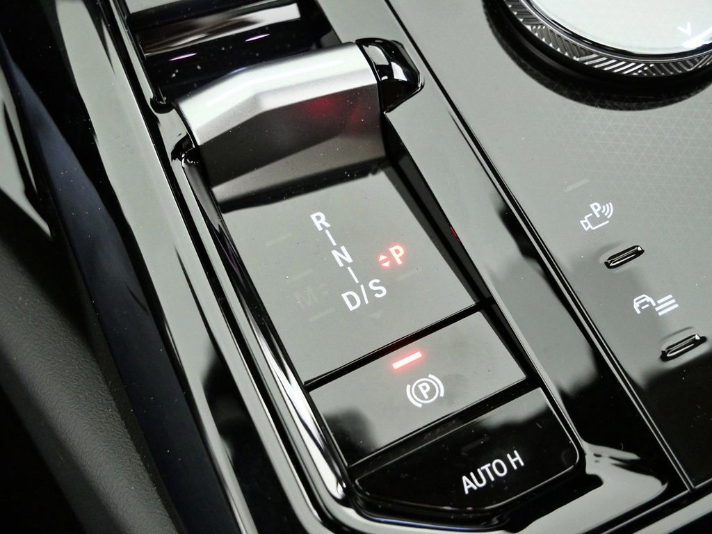 Thumbnail: 2026 BMW 5 Series - 45