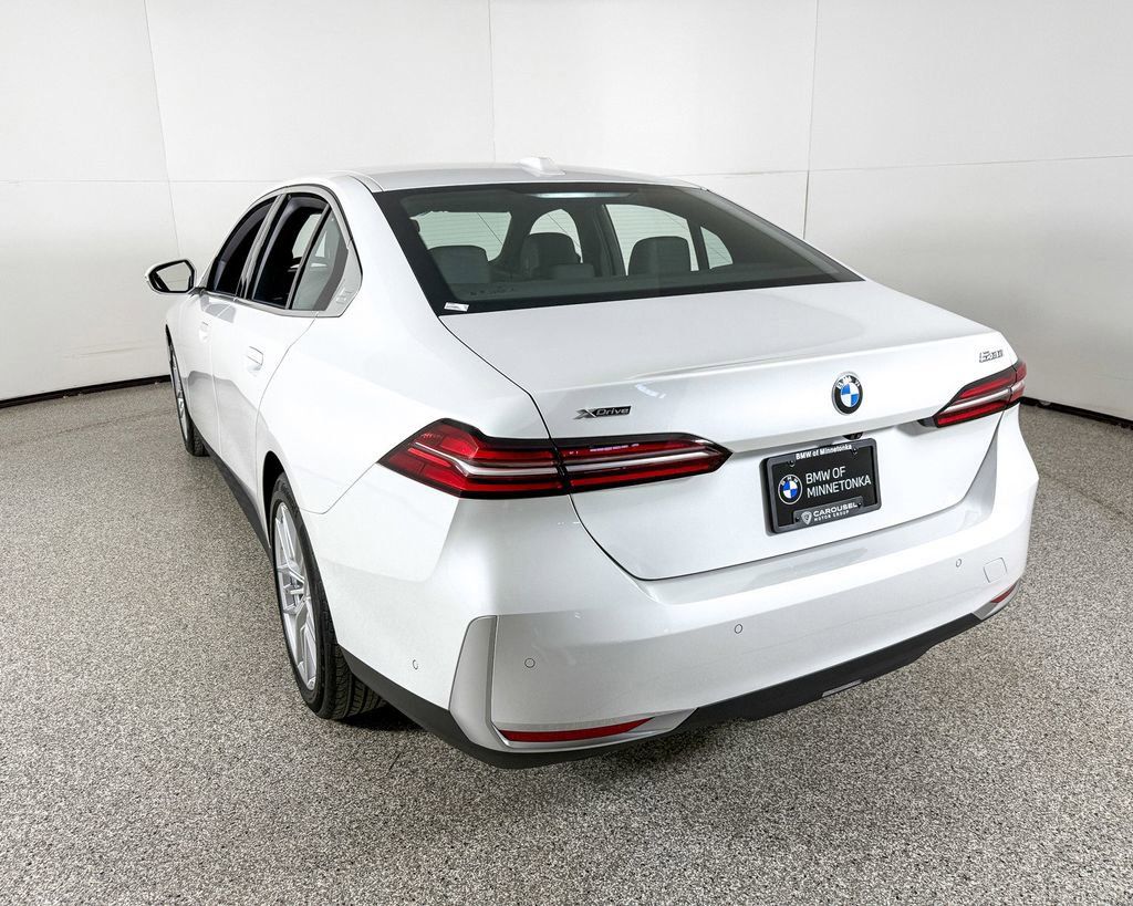 Thumbnail: 2025 BMW 5 Series - 13