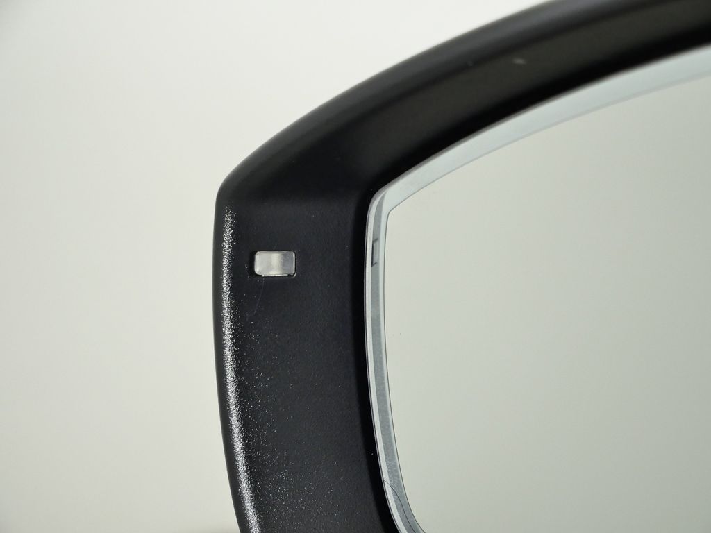 Thumbnail: 2025 Audi Q6 e-tron - 36