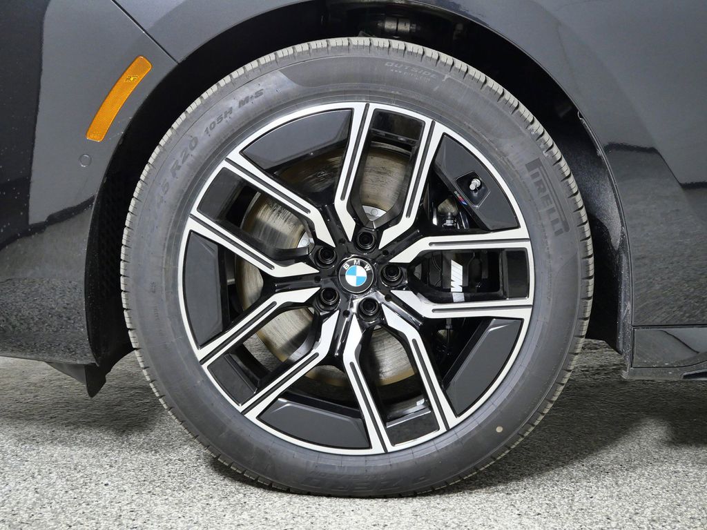 Thumbnail: 2026 BMW 7 Series - 17