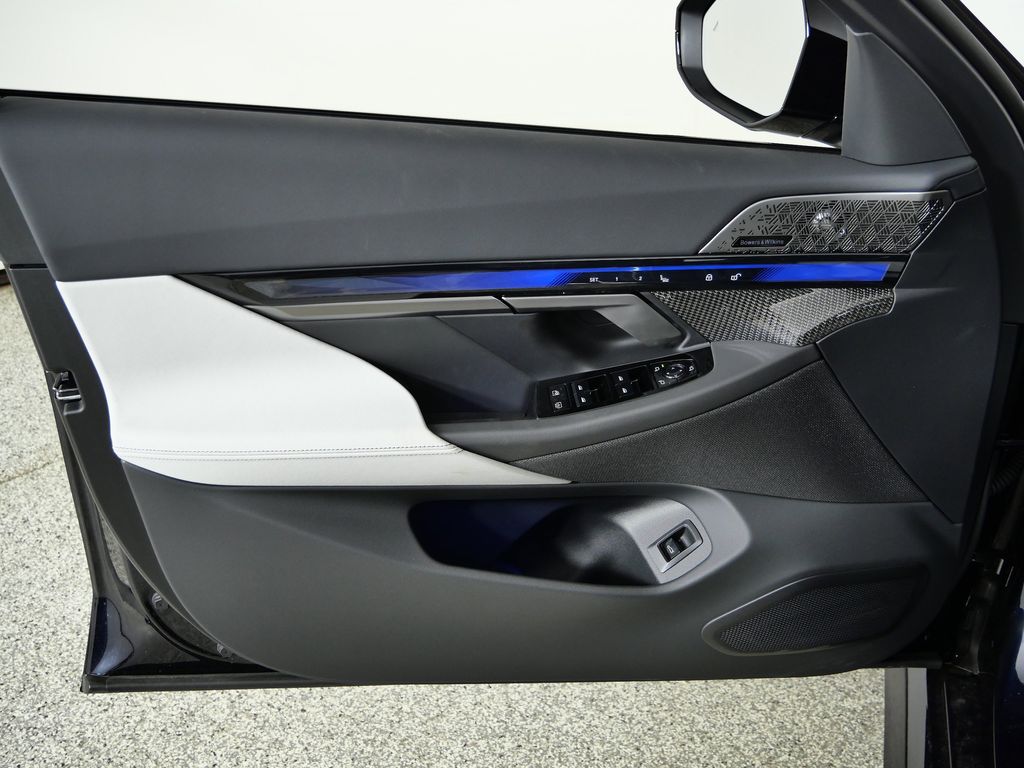 Thumbnail: 2026 BMW M5 - 32