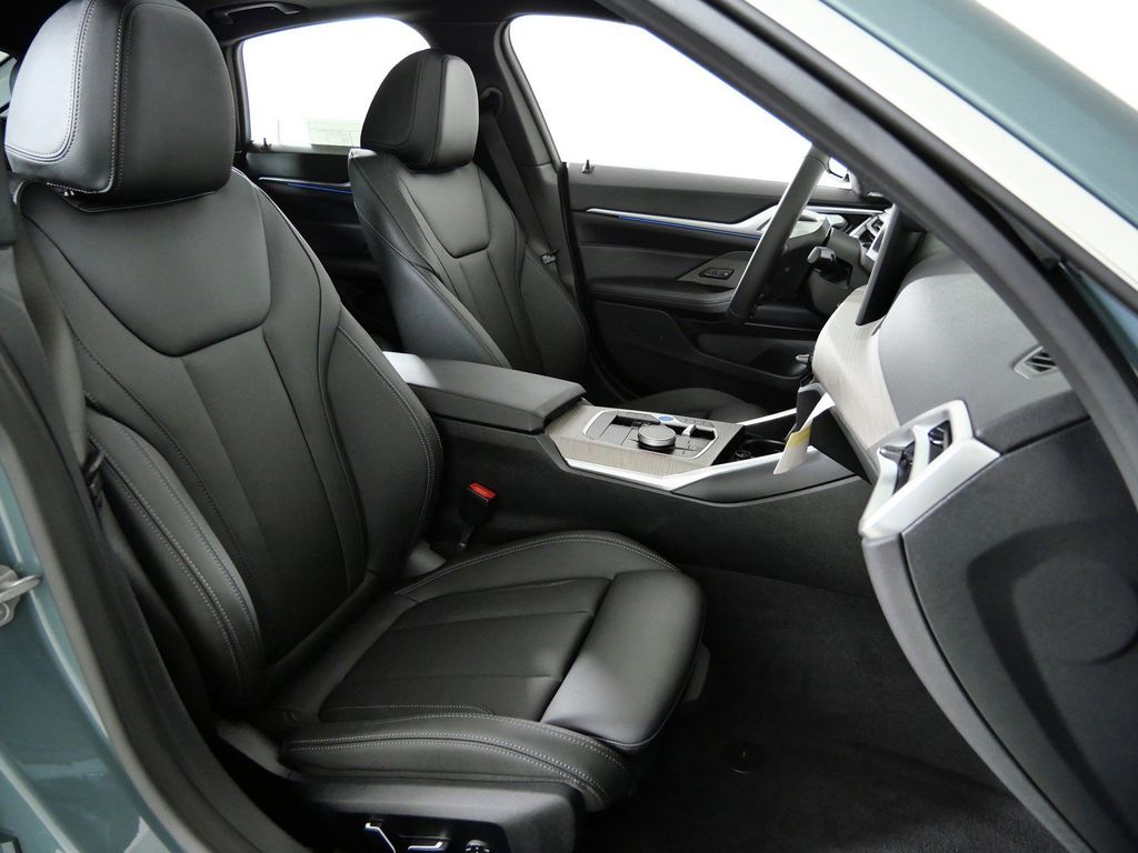 Thumbnail: 2026 BMW i4 - 21